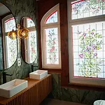 Отель Storytellers Palace Сан-Мартинью-ду-Порту