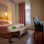 Storytellers Palace Отель
