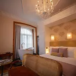 Storytellers Palace Отель