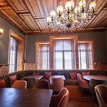 Отель Storytellers Palace