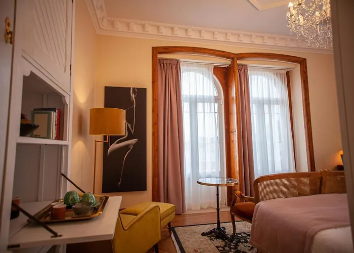 Storytellers Palace فندق 5*