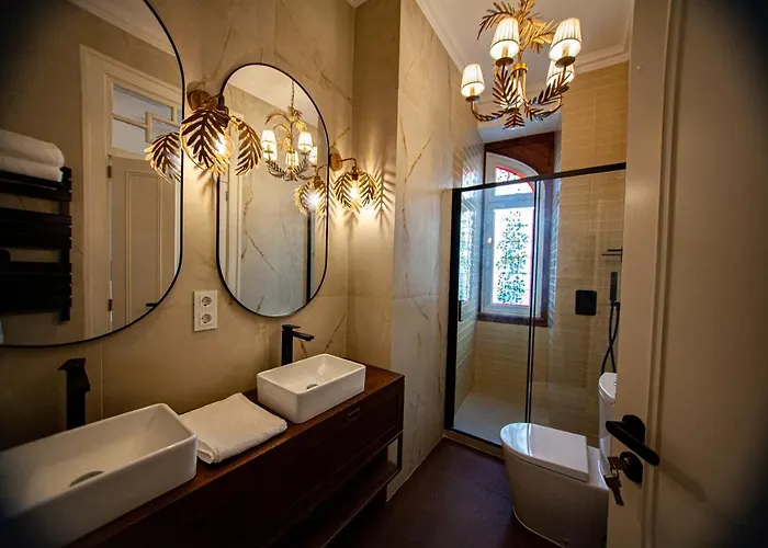 فندق Storytellers Palace 5*