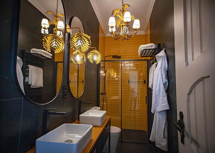 فندق Storytellers Palace 5*