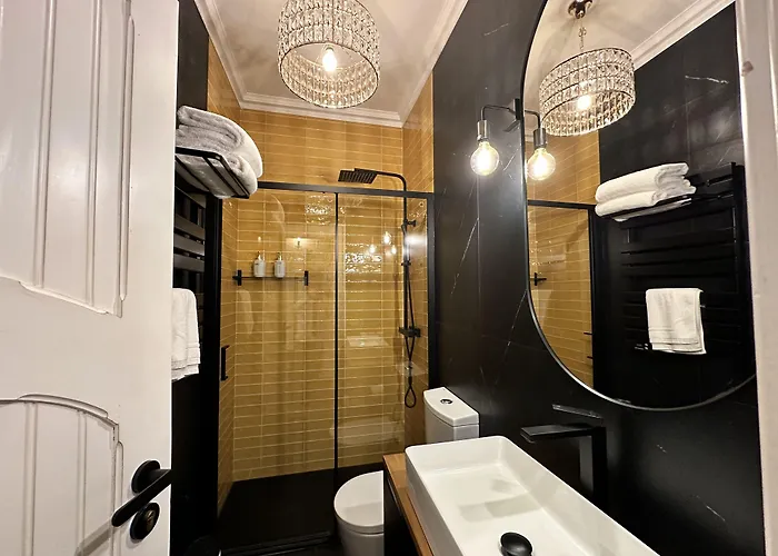 Storytellers Palace ساو مارتينهو دو بورتو