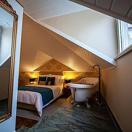 Storytellers Palace 5* Сан-Мартинью-ду-Порту