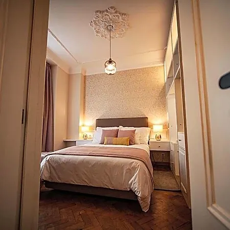 Отель Storytellers Palace