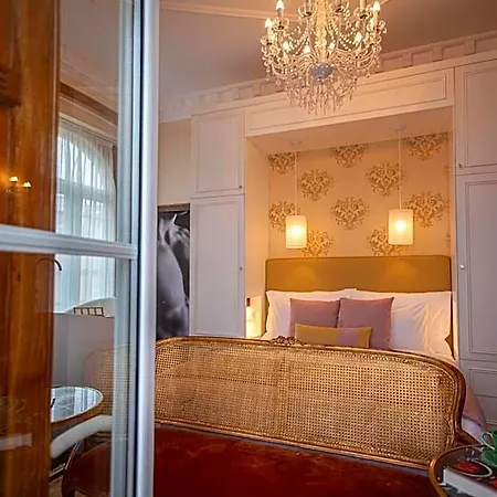 Отель Storytellers Palace